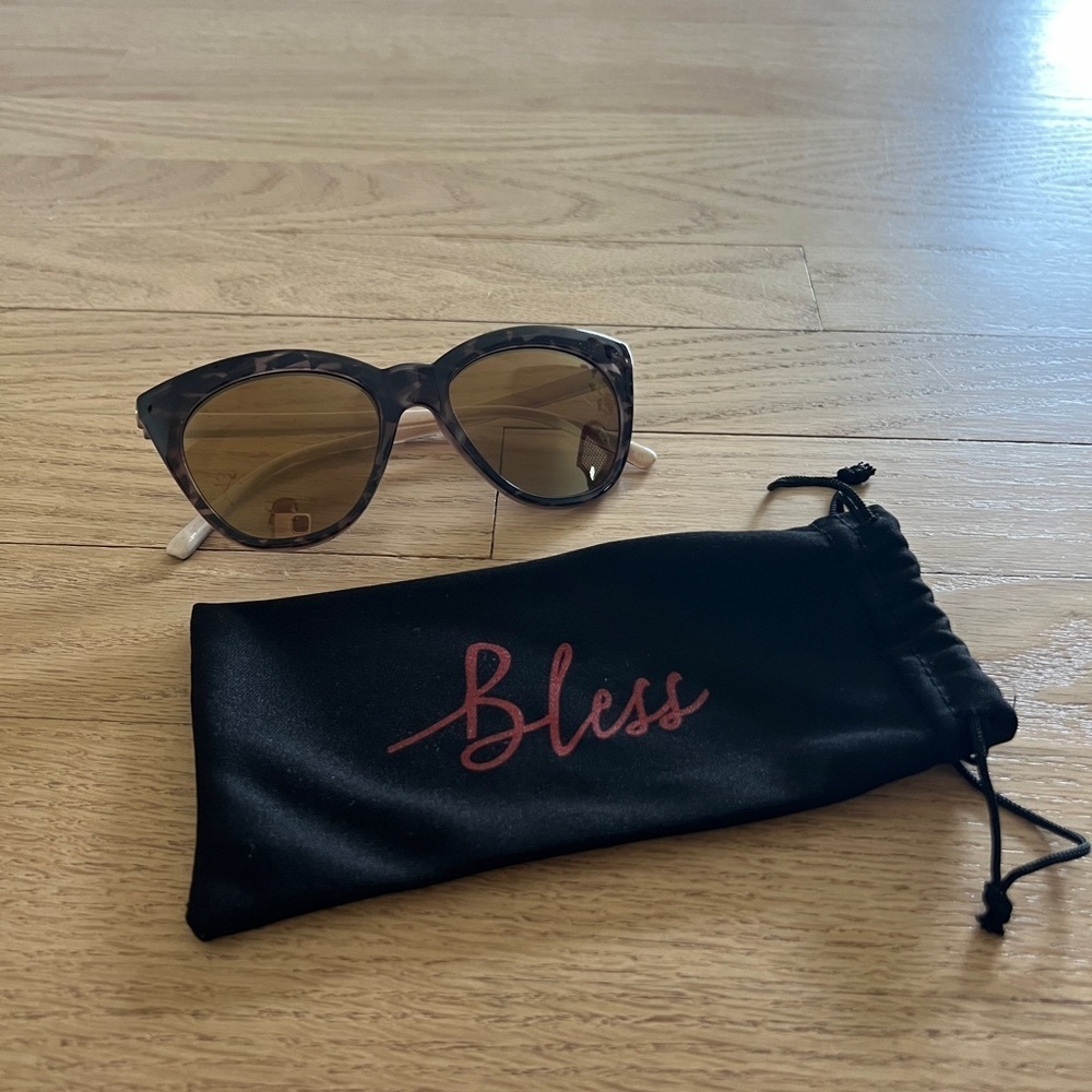 Bless Box Women’s Tortoiseshell Cat Eye Sunglasses OS‎ With dust bag